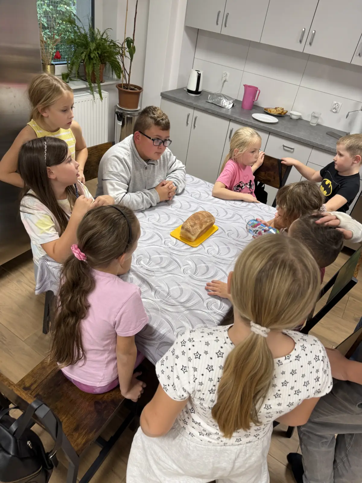 Wspólne pieczenie chleba pod okiem wychowawców i degustacja przygotowanego wypieku podczas Dnia Chleba w naszej świetlicy.