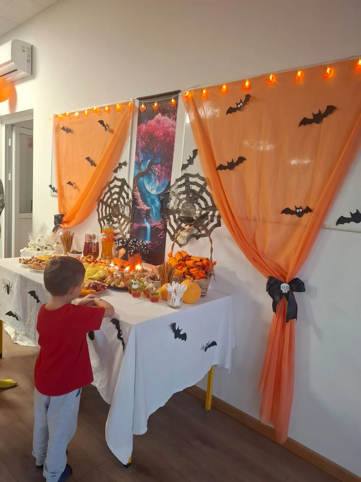 i: Halloween w świetlicy – malowanie dyń i słodki poczęstunek
