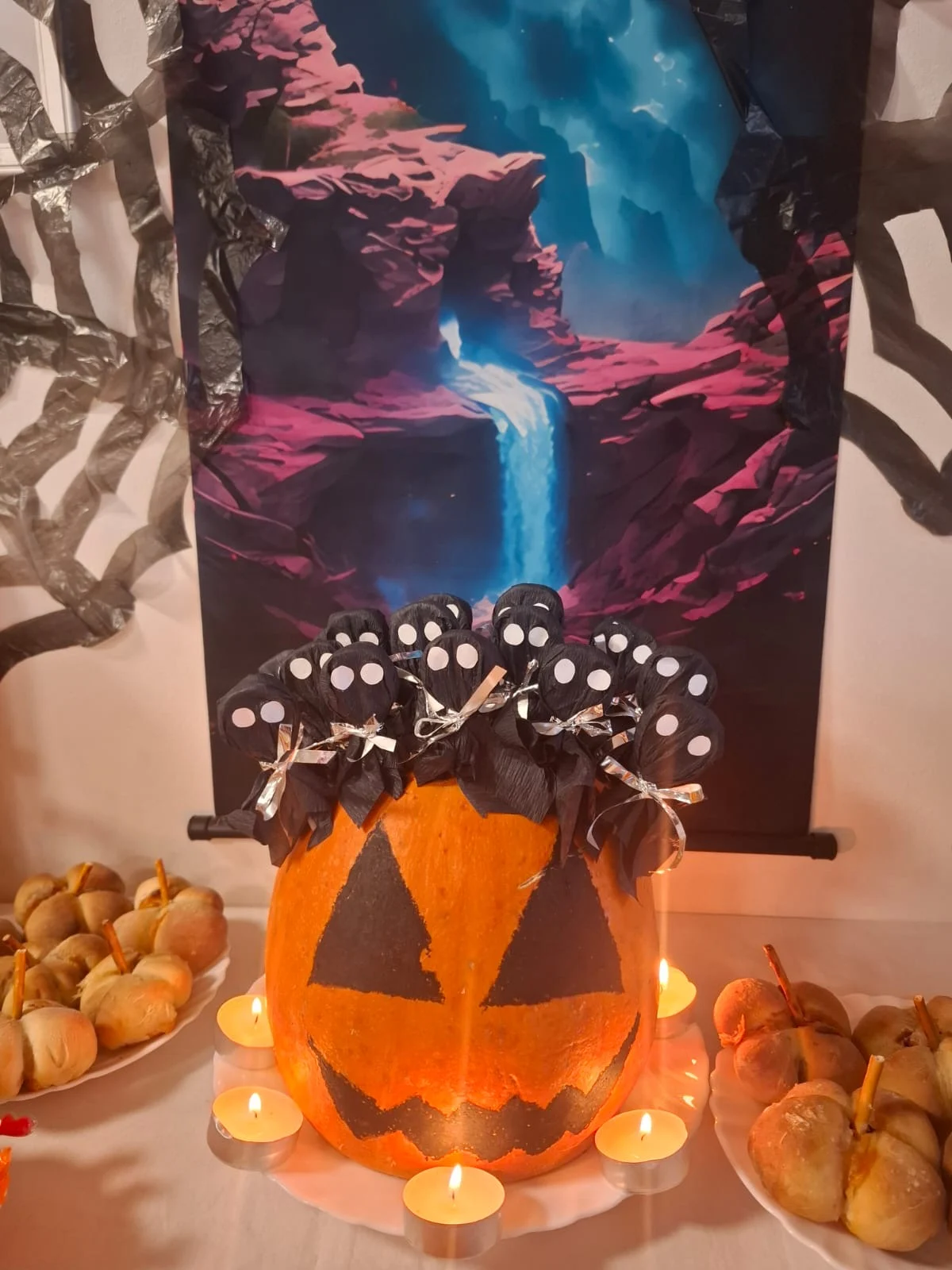 i: Halloween w świetlicy – malowanie dyń i słodki poczęstunek