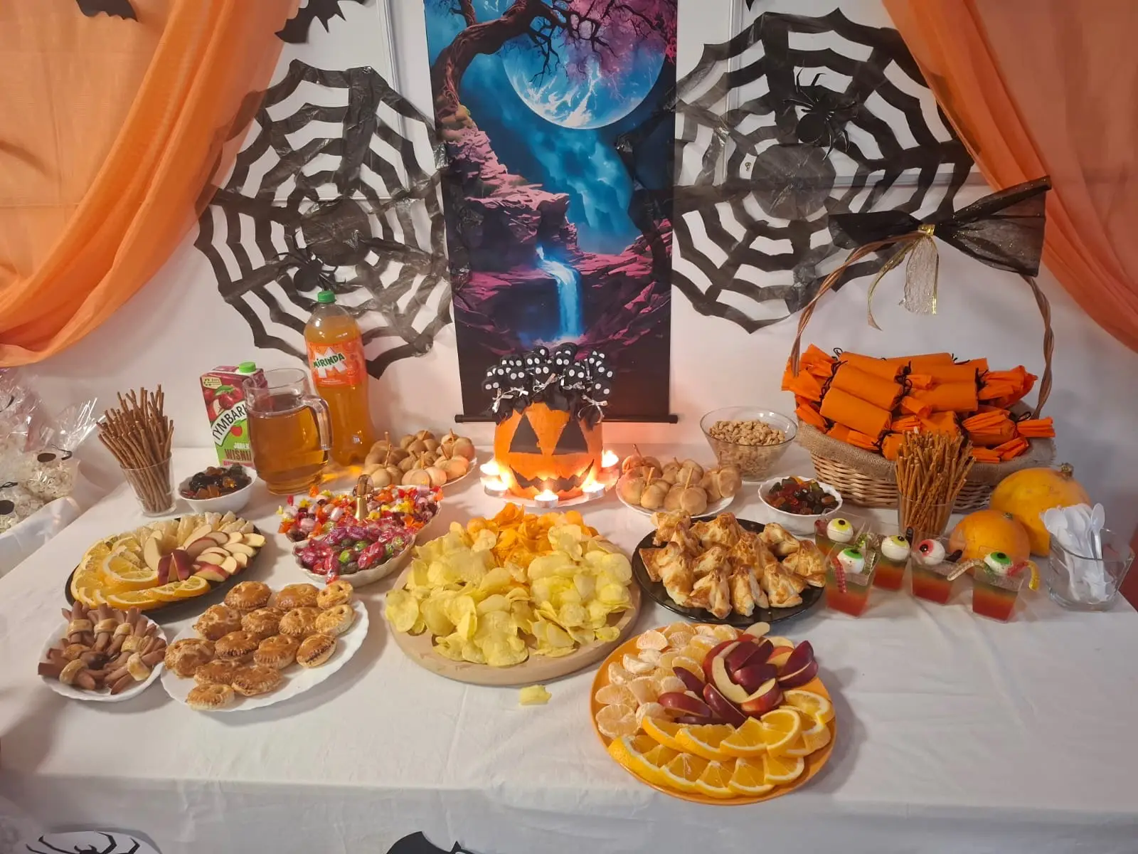 i: Halloween w świetlicy – malowanie dyń i słodki poczęstunek